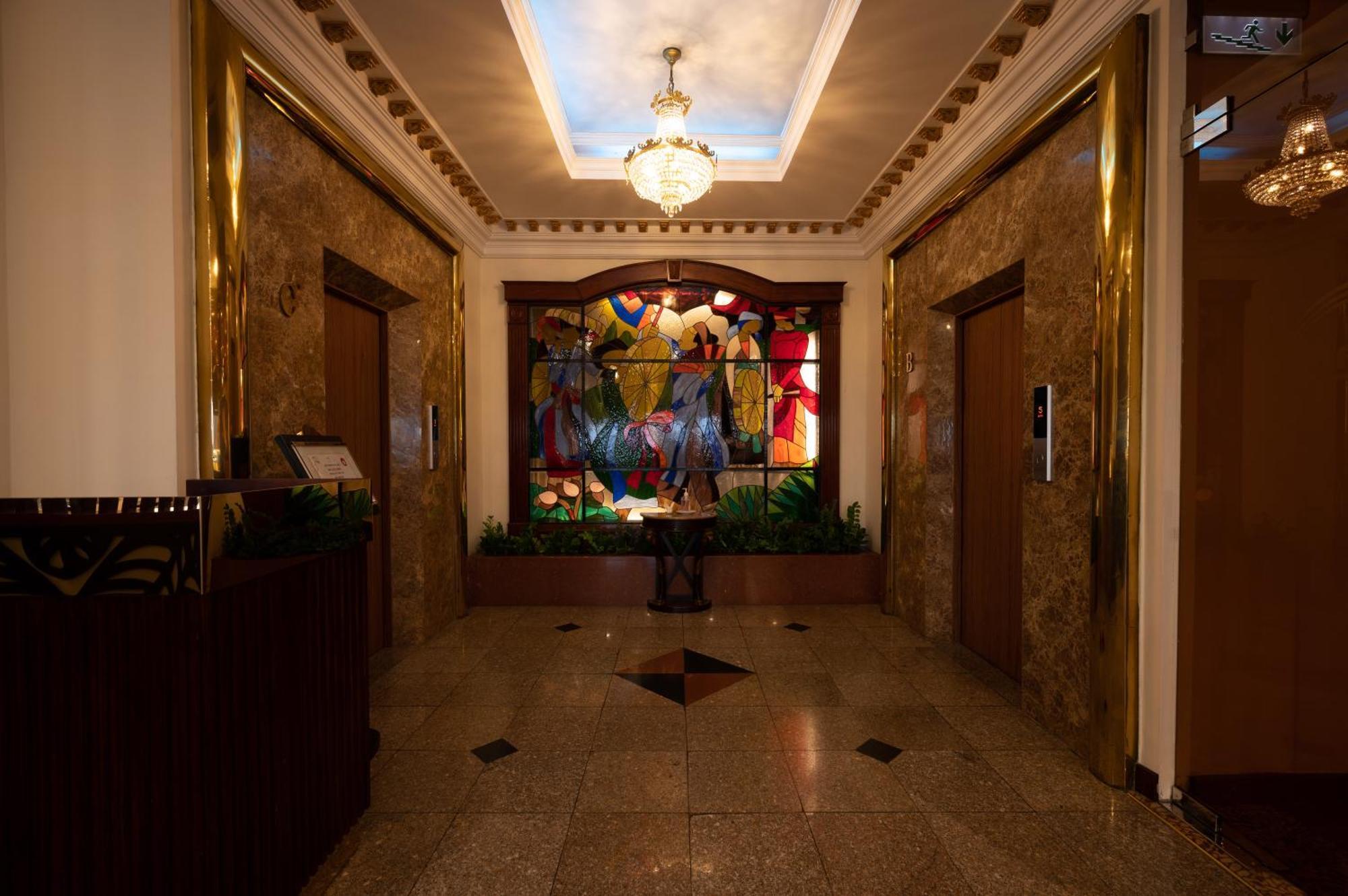 Hotel Majestic Saigon Ho Chi Minh City Bagian luar foto Lobby